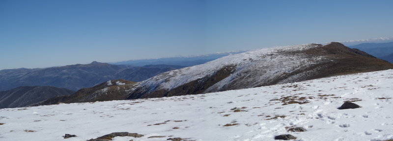 20150516_28_Hooker Plateau and Quartz Spur from Mt Bogong summit.JPG