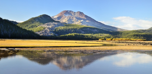 Sparks Lake panorama 1a (640x311).jpg