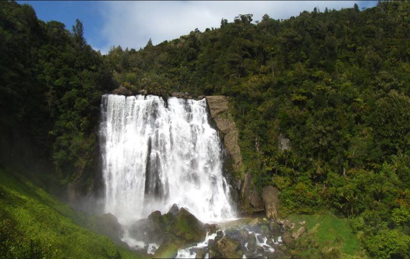 Marokopa Falls.JPG