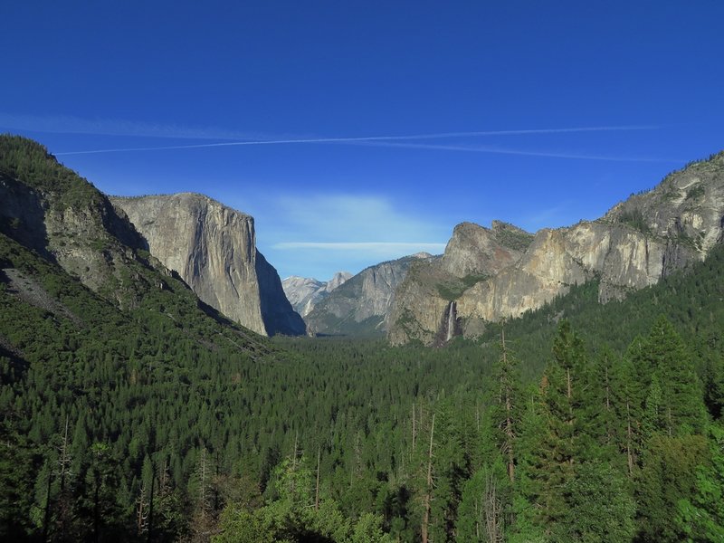 Yosemite Valley from Tunnel View Lookout.jpg