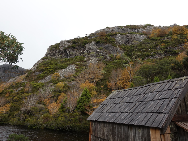 2019-05-04 Cradle Mountain 048a - Rocks above Crater Lake boat shed.JPG