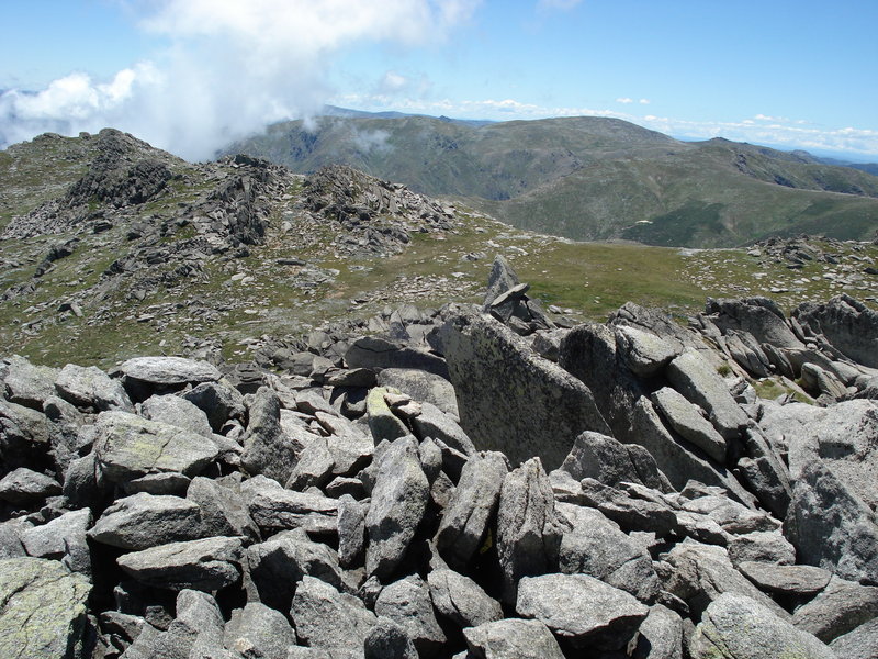Summit Mt Townsend lkg NNE twd Alice Rawson peak & beyond.JPG