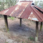 Old shelter at the top of the Den Fenella track (184461)