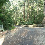 Intersection and sign in the Blackbutt Reserve (399553)