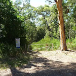 Locked gate at the end of Ridgeway Road in Blackbutt Reserve (400726)
